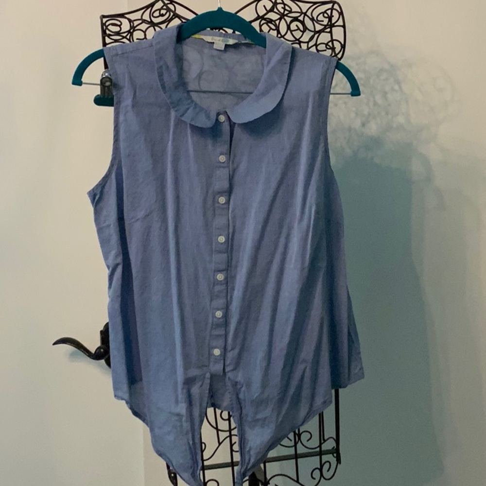 Women’s lightweight chambray top